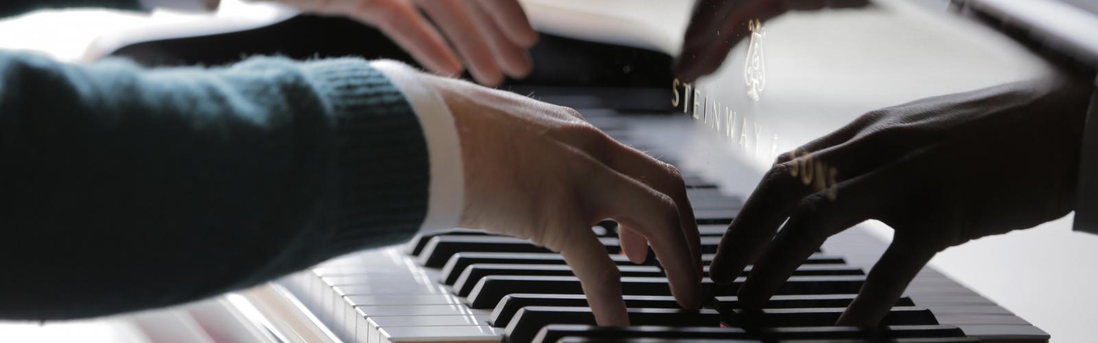 Pianist at keyboard © Colm Hogan